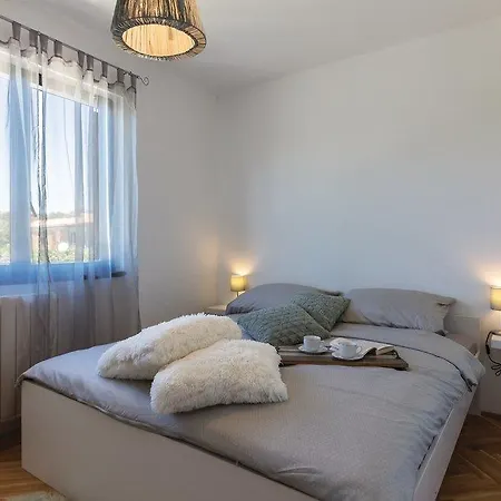 بيت للعطل House 1751 Barban