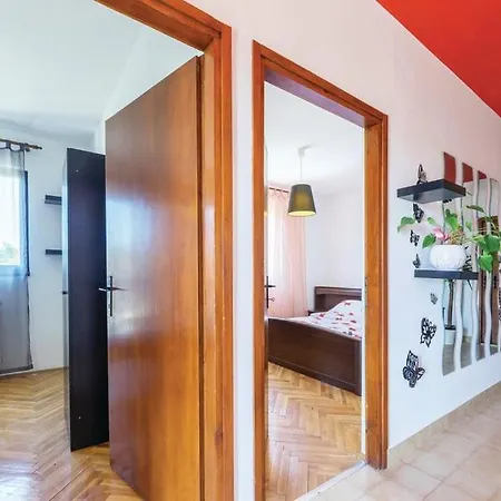 House 1751 بيت للعطل *