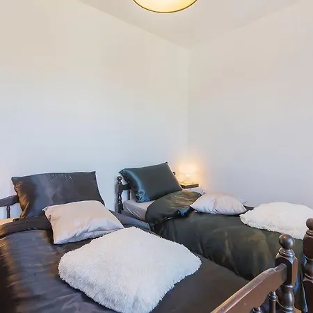 House 1751 بيت للعطل